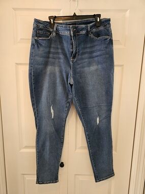 YMI Women's Skinny Jeans in Medium Blue Wash